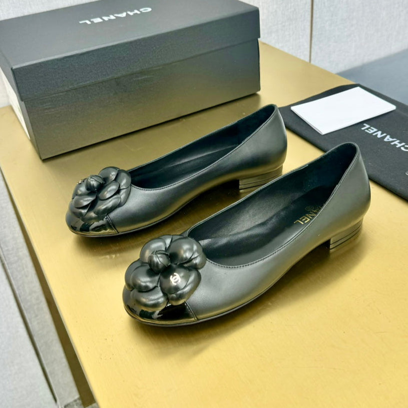 CC 25P Ballet Flat Flower Black Calfskin Patent Calfskin