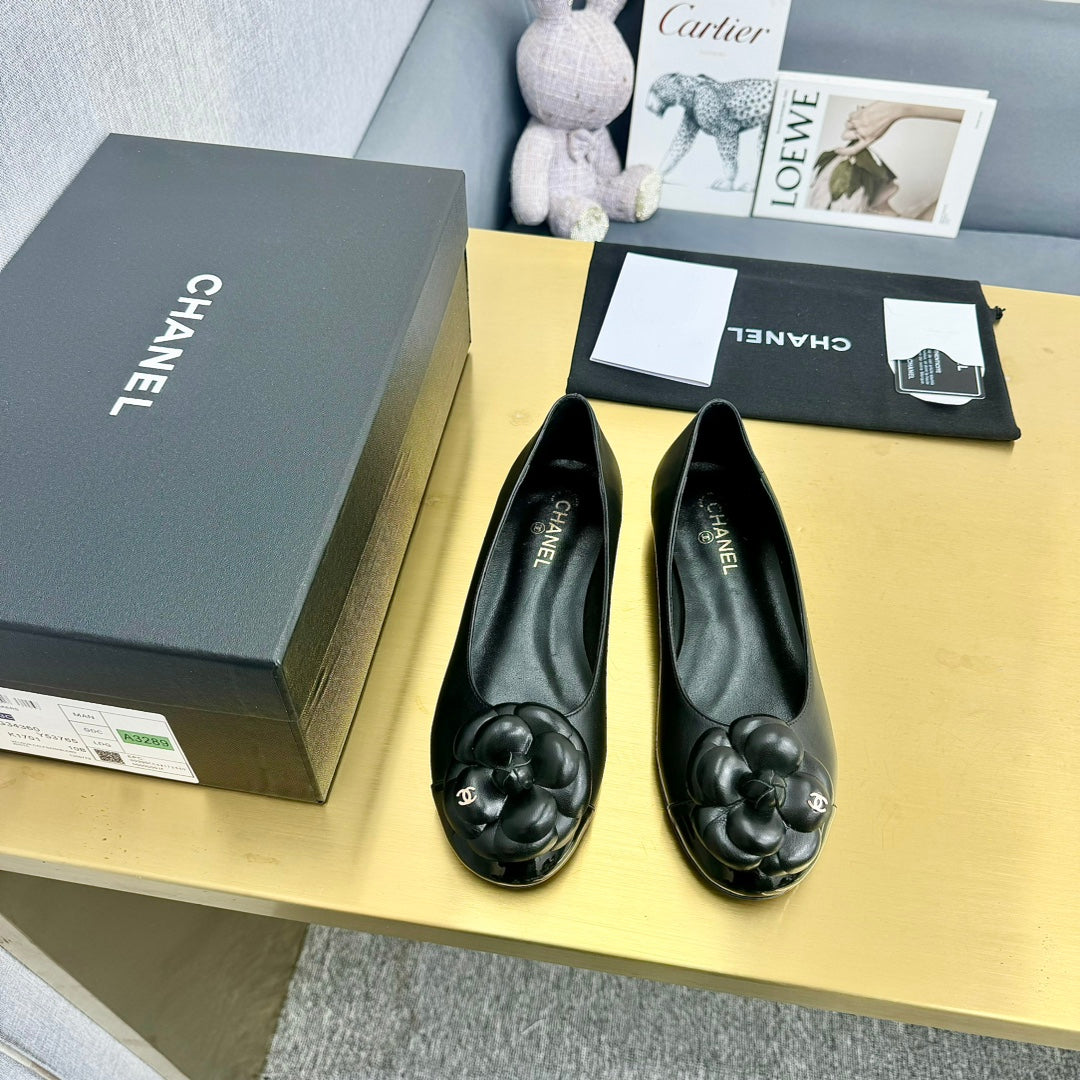 CC 25P Ballet Flat Flower Black Calfskin Patent Calfskin