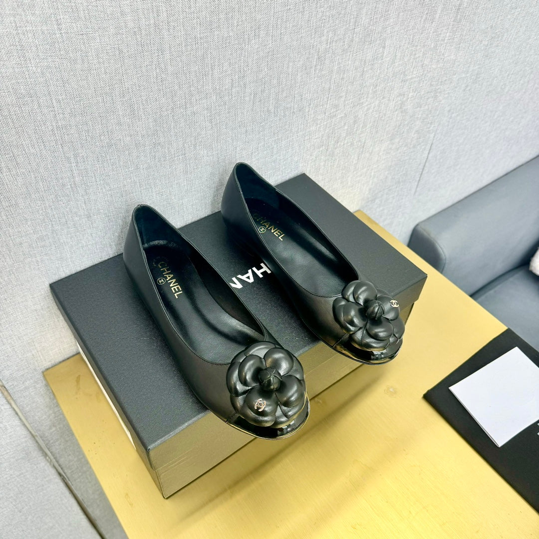 CC 25P Ballet Flat Flower Black Calfskin Patent Calfskin
