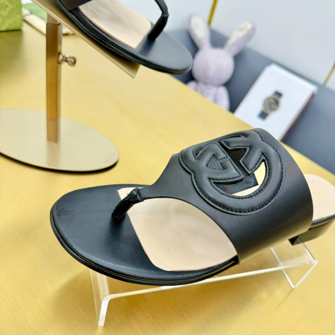 BLONDIE THONG SANDAL IN BLACK LAMBSKIN