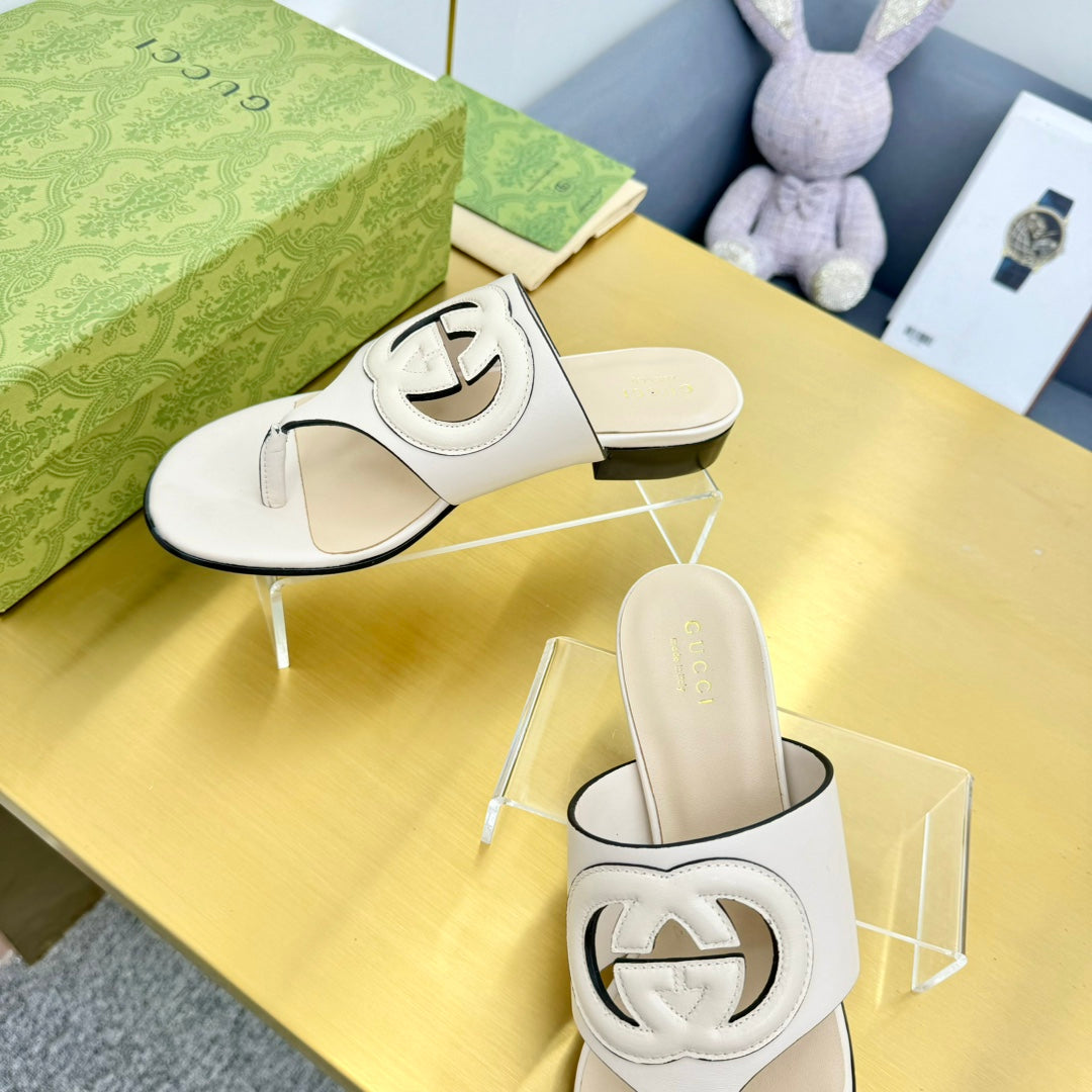 BLONDIE THONG SANDAL IN WHITE LAMBSKIN