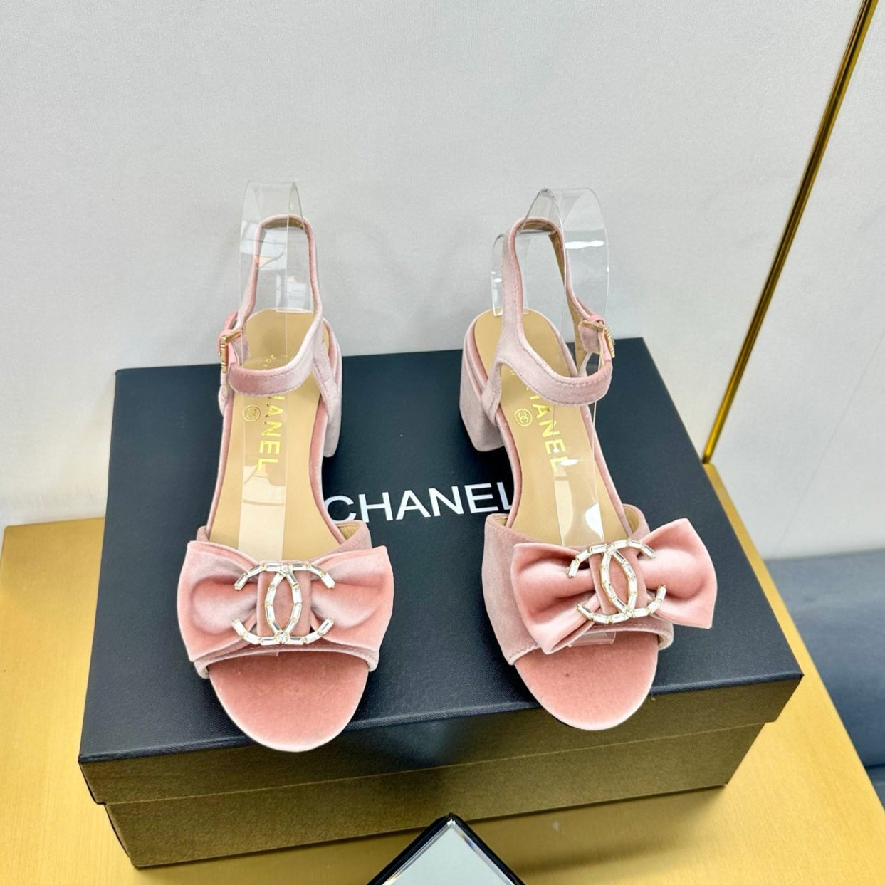 CC 25 Sandal Heels Tea Rose PInk Velvet 238483
