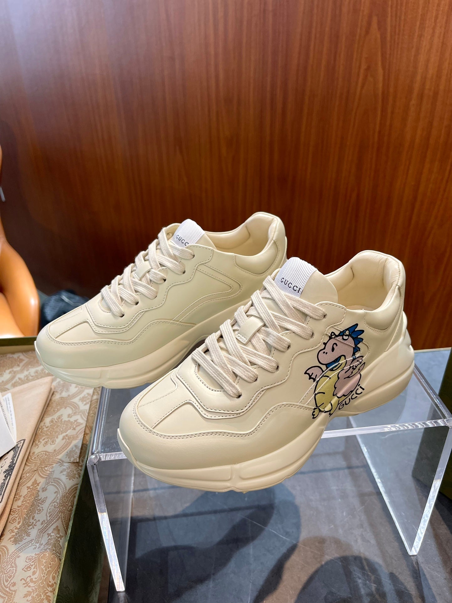 GG Men's Rhyton Sneaker Milk White Sticker Calfskin 524495