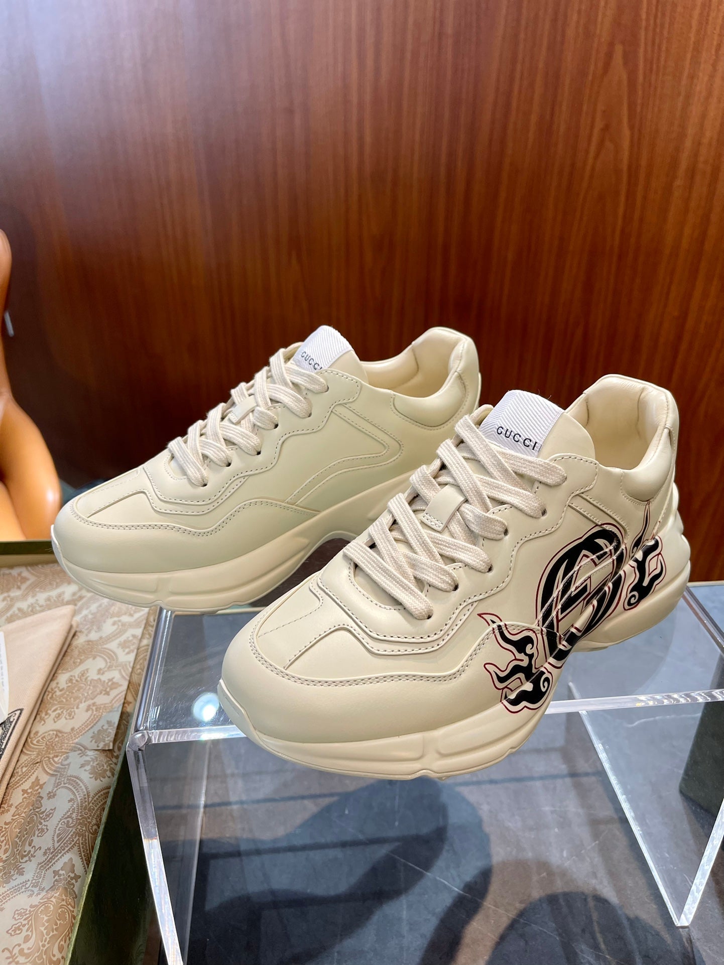 GG Men's Rhyton Sneaker Milk White Calfskin 524496