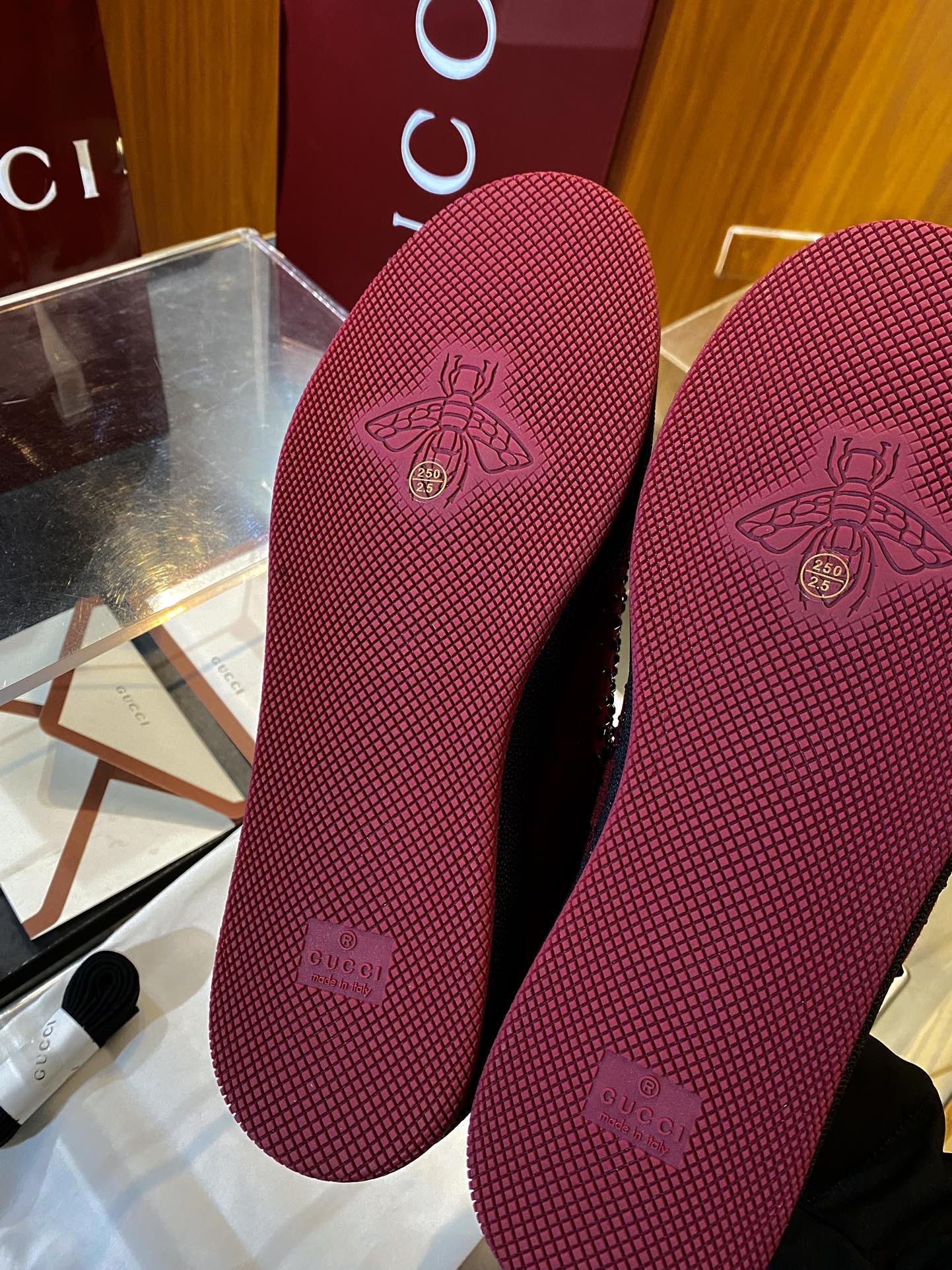 GG Men's 25 Screener Sneaker Red Mesh Suede 524503