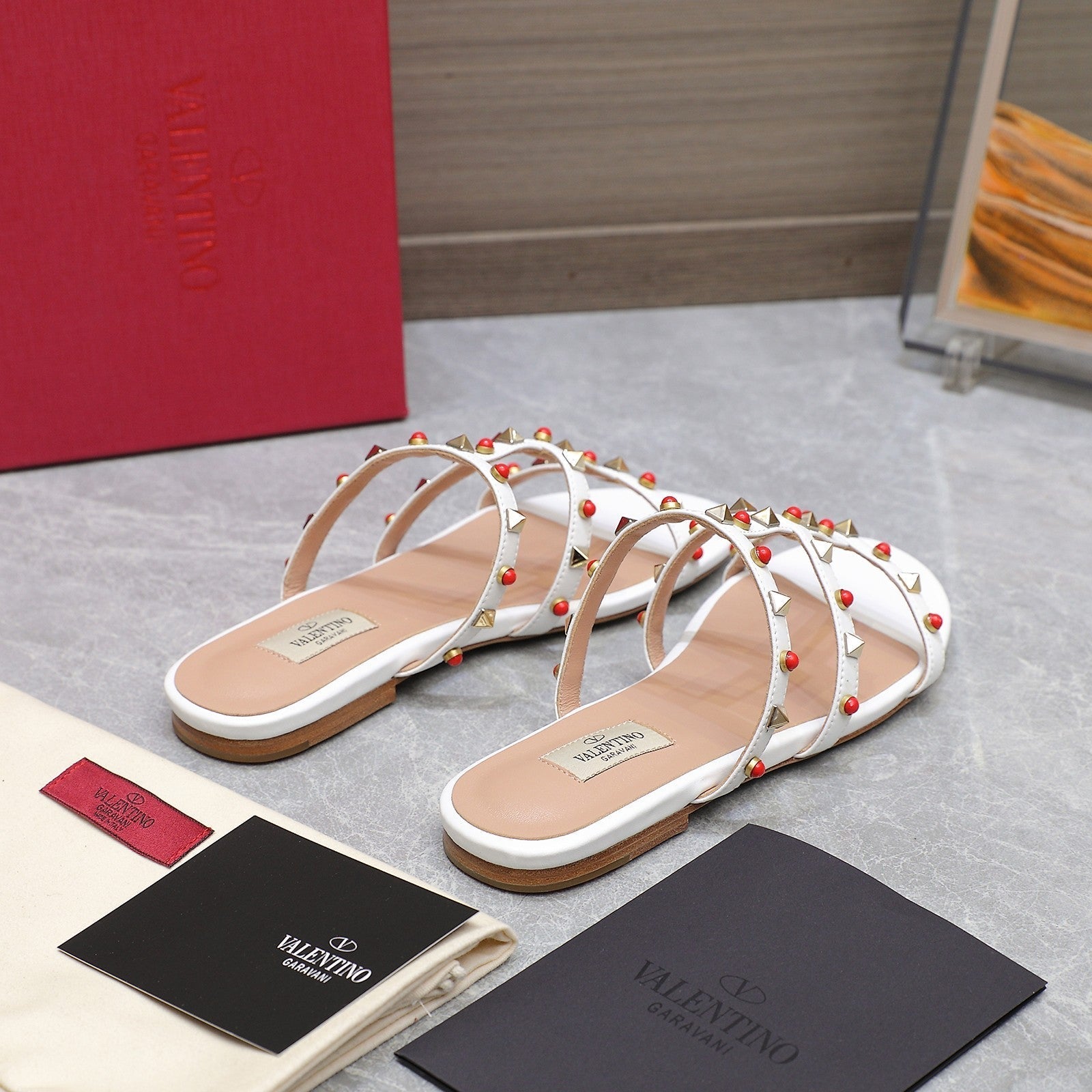 VT 25 Rockstud leather slides White Sheepskin 289660