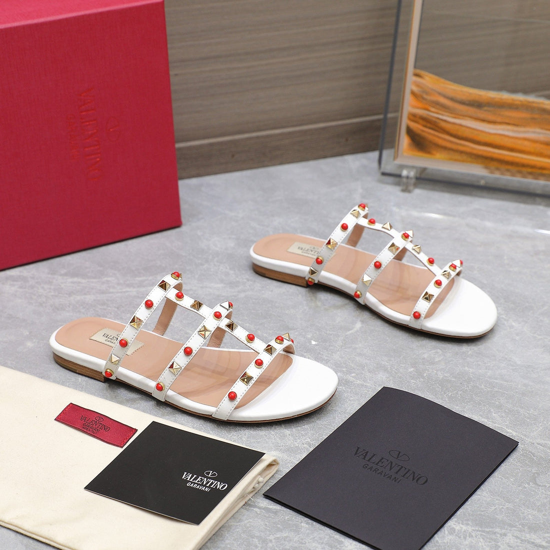 VT 25 Rockstud leather slides White Sheepskin 289660