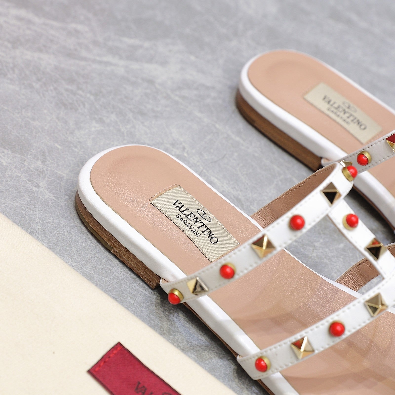 VT 25 Rockstud leather slides White Sheepskin 289660