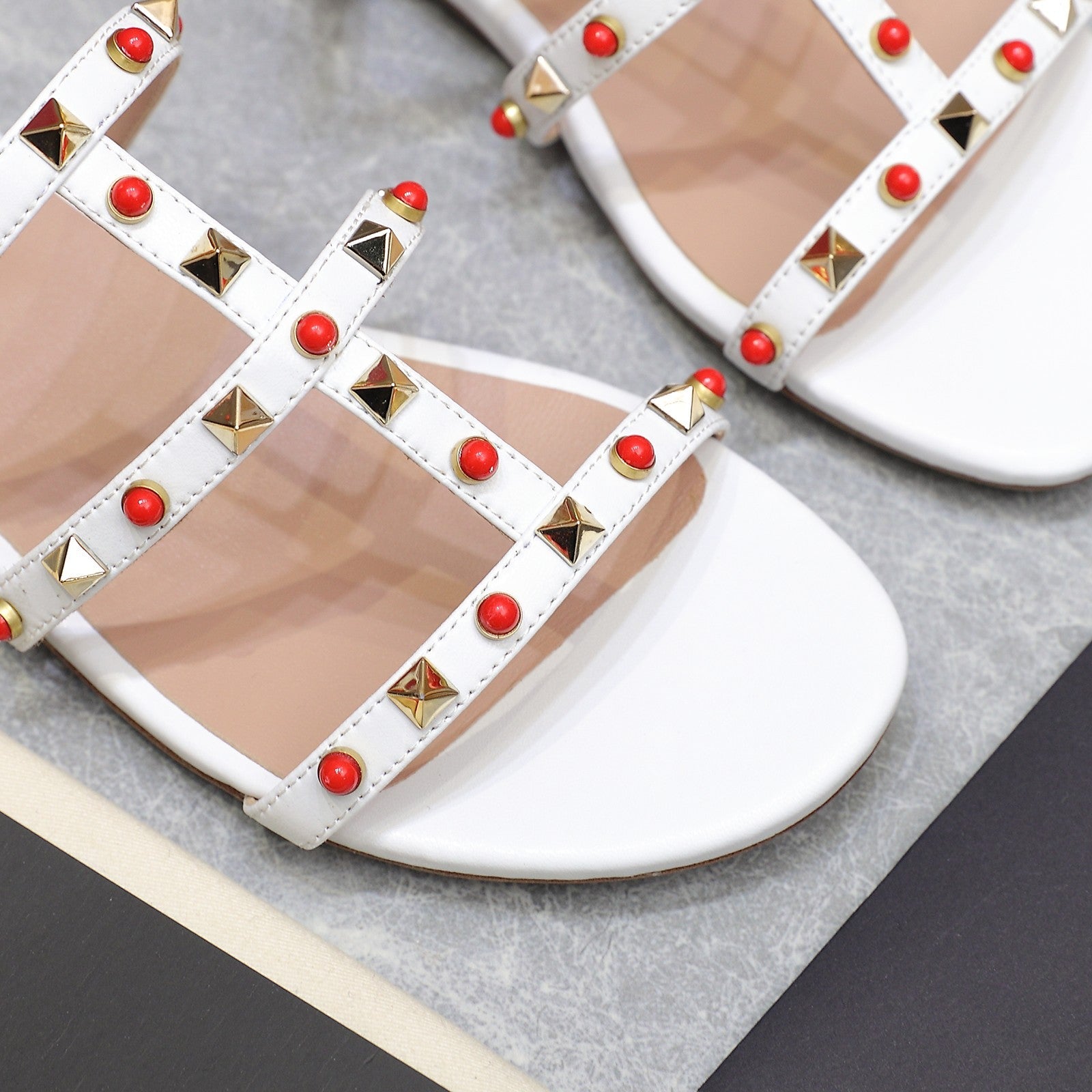 VT 25 Rockstud leather slides White Sheepskin 289660