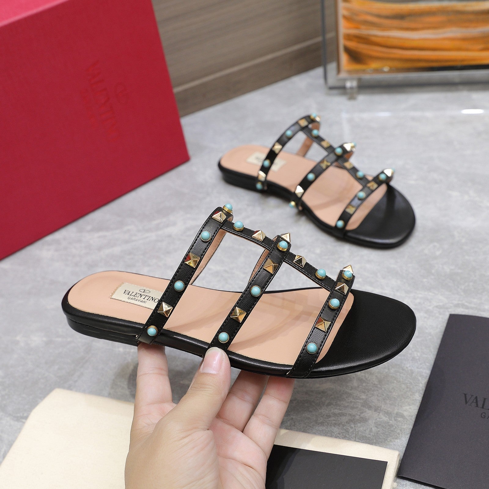 VT 25 Rockstud leather slides Black Sheepskin 289663