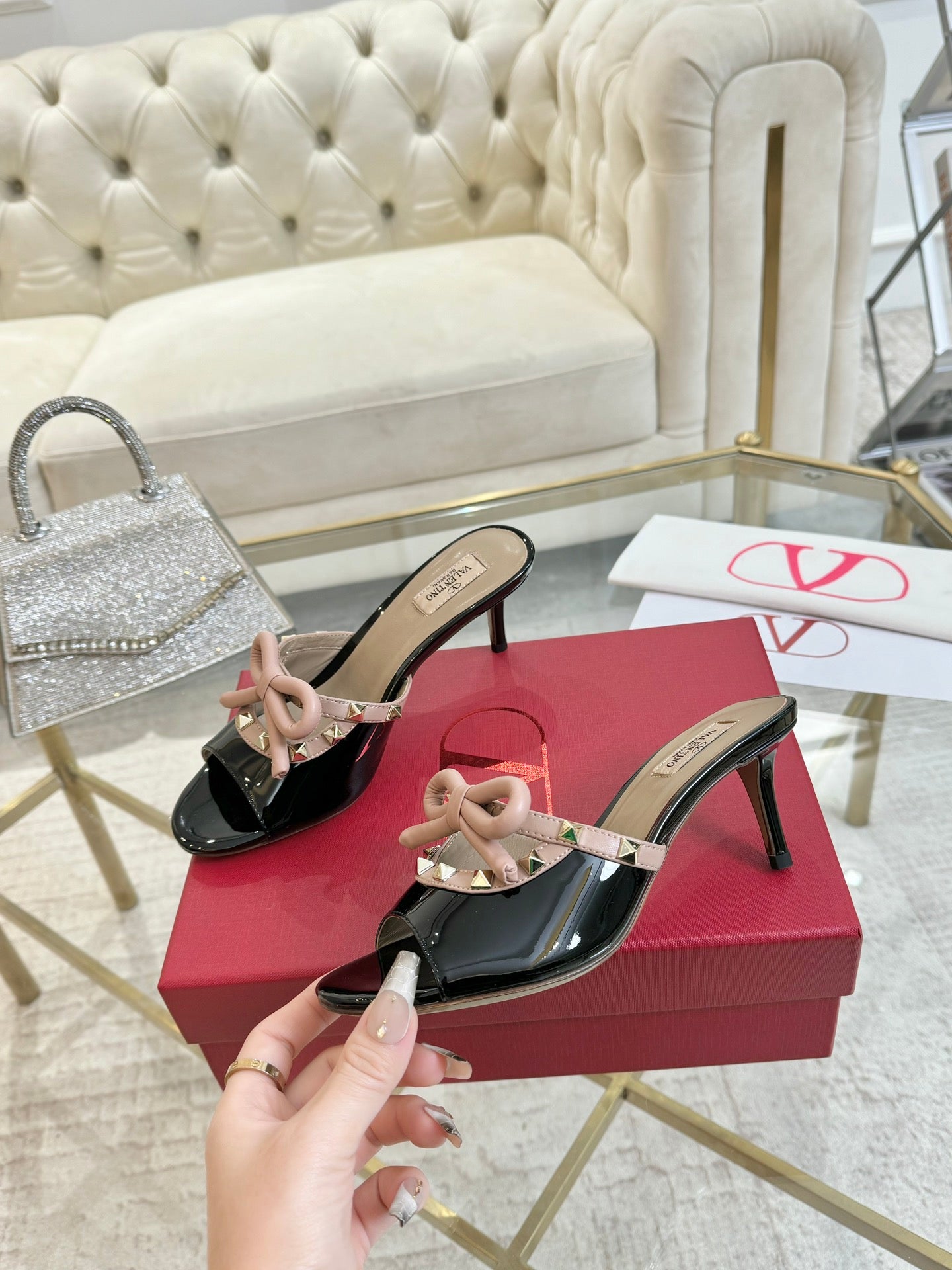 VT 25 Rockstud Bow Mule Black Pink Patent Leather