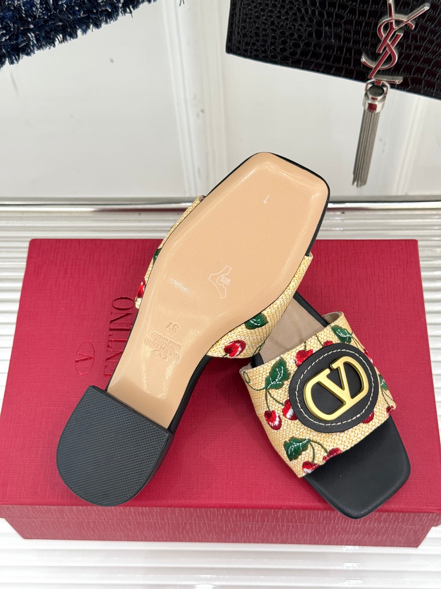 VT 25 Cherryfic Leather Trimmed Slides Black Sheepskin 286506