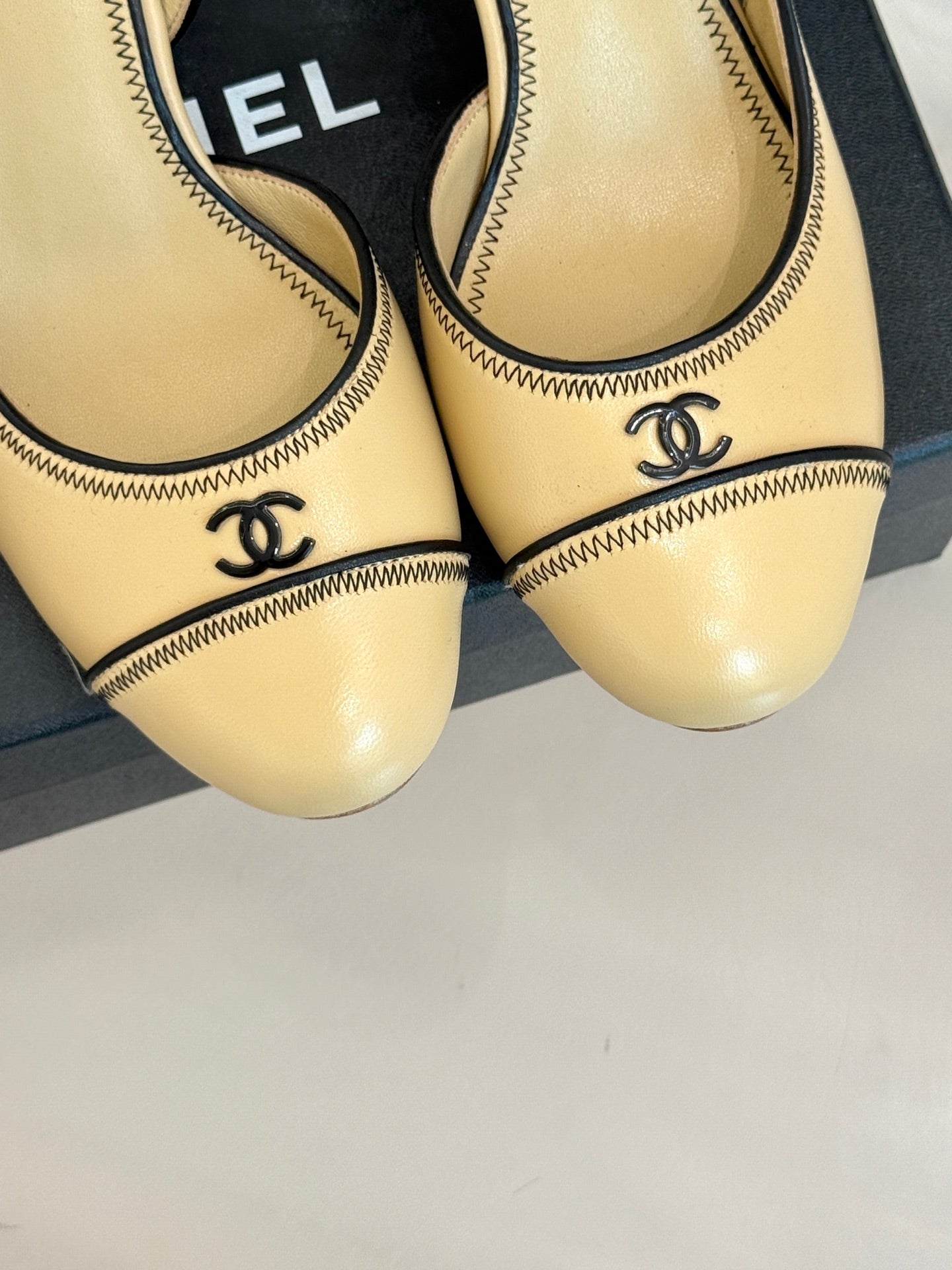 Chanel 25 Slingback Beige Black Sheepskin 473058