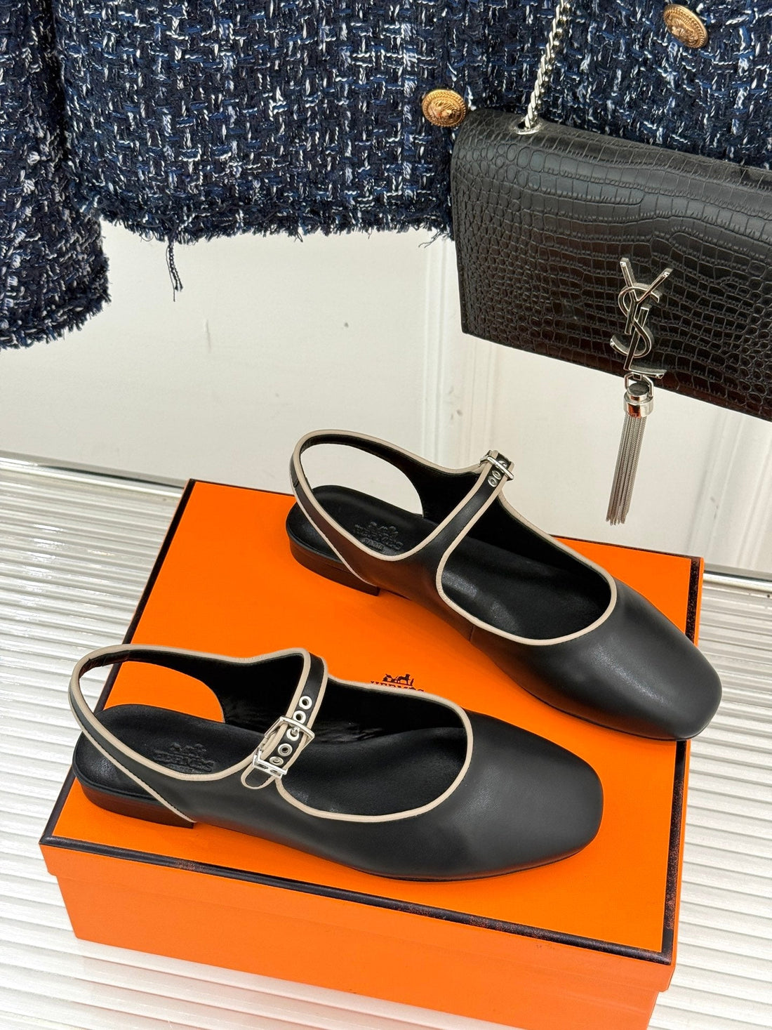 HM flat sandals black lambskin 474116