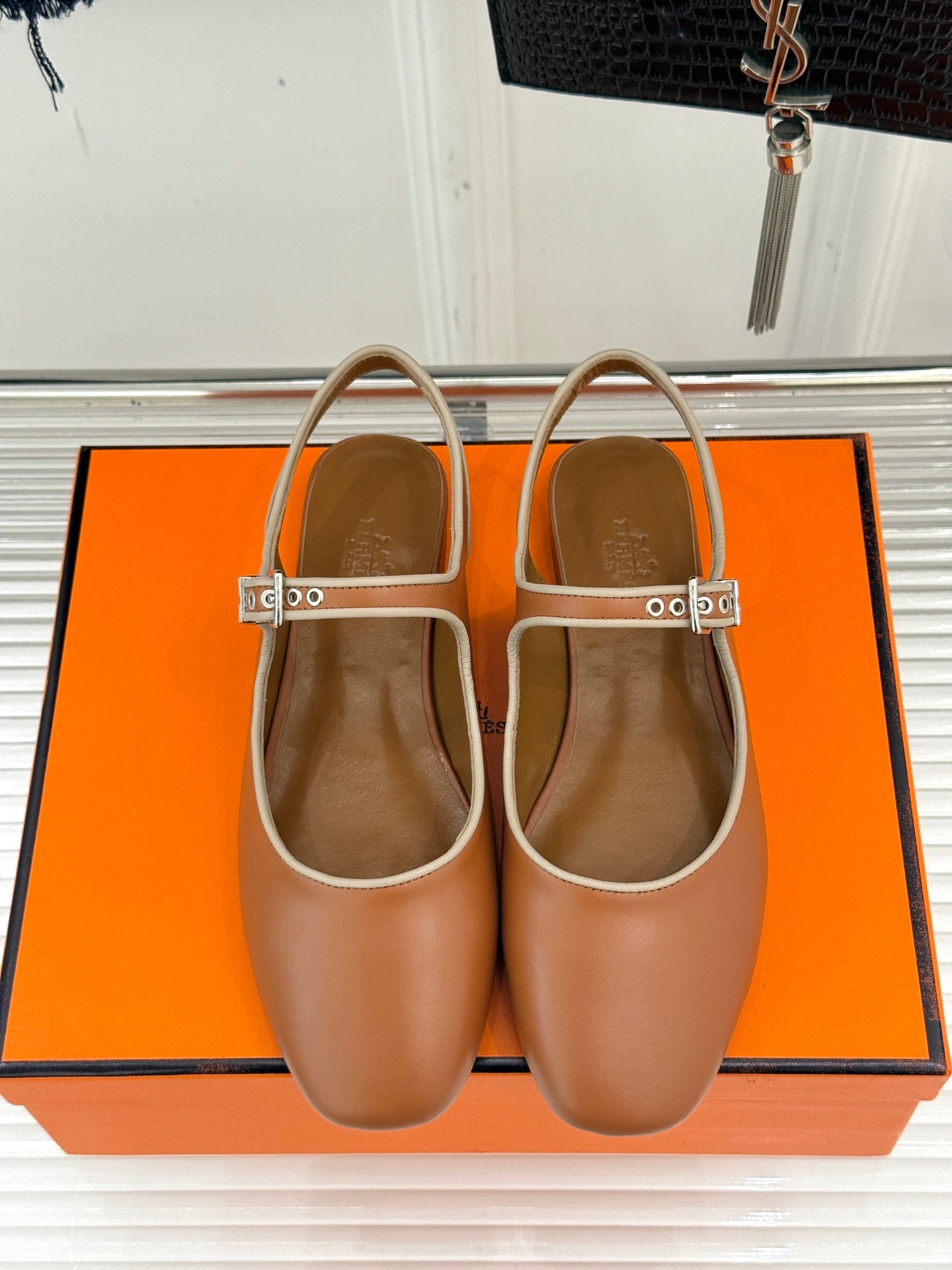 HM flat sandals brown lambskin 474117