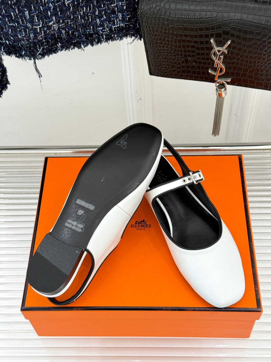 HM flat sandals white lambskin 474118