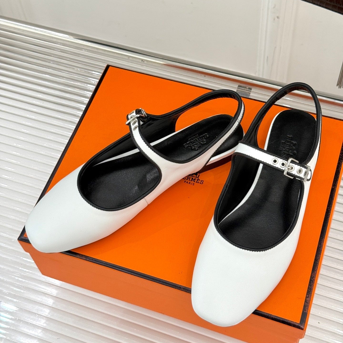 HM flat sandals white lambskin 474118