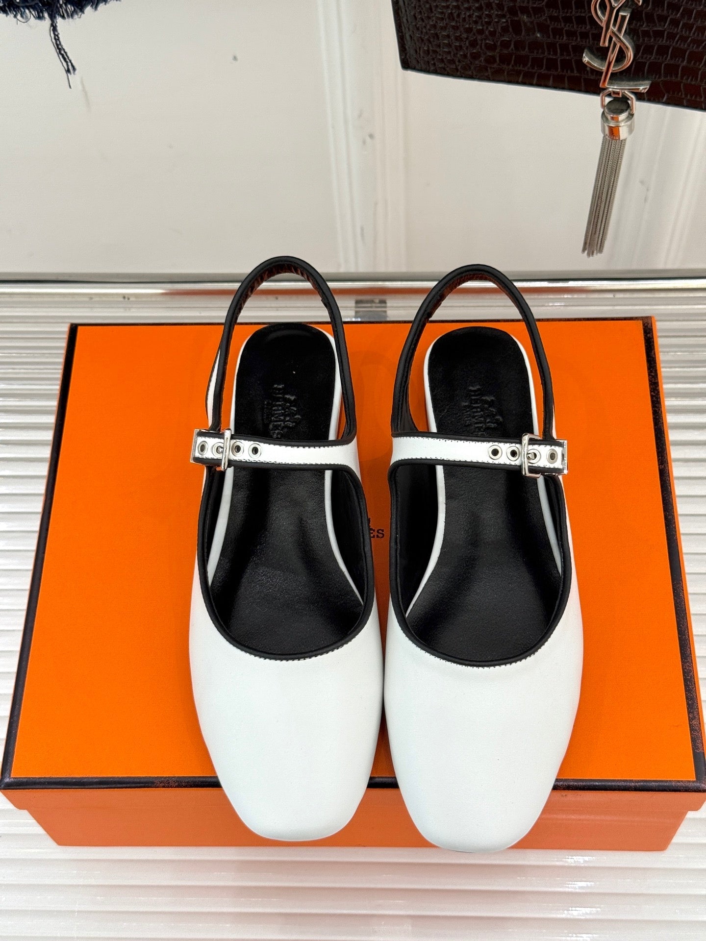 HM flat sandals white lambskin 474118