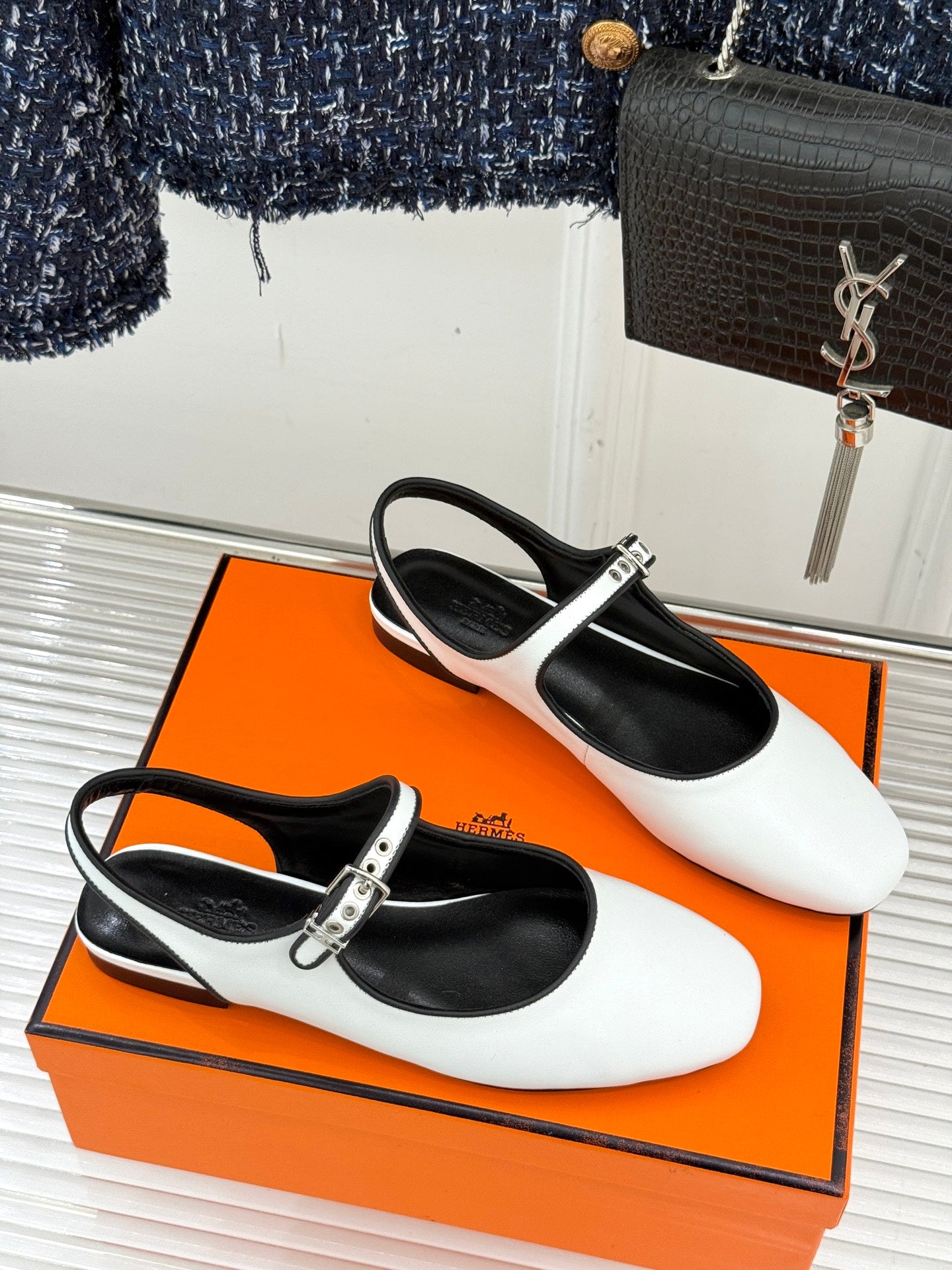 HM flat sandals white lambskin 474118