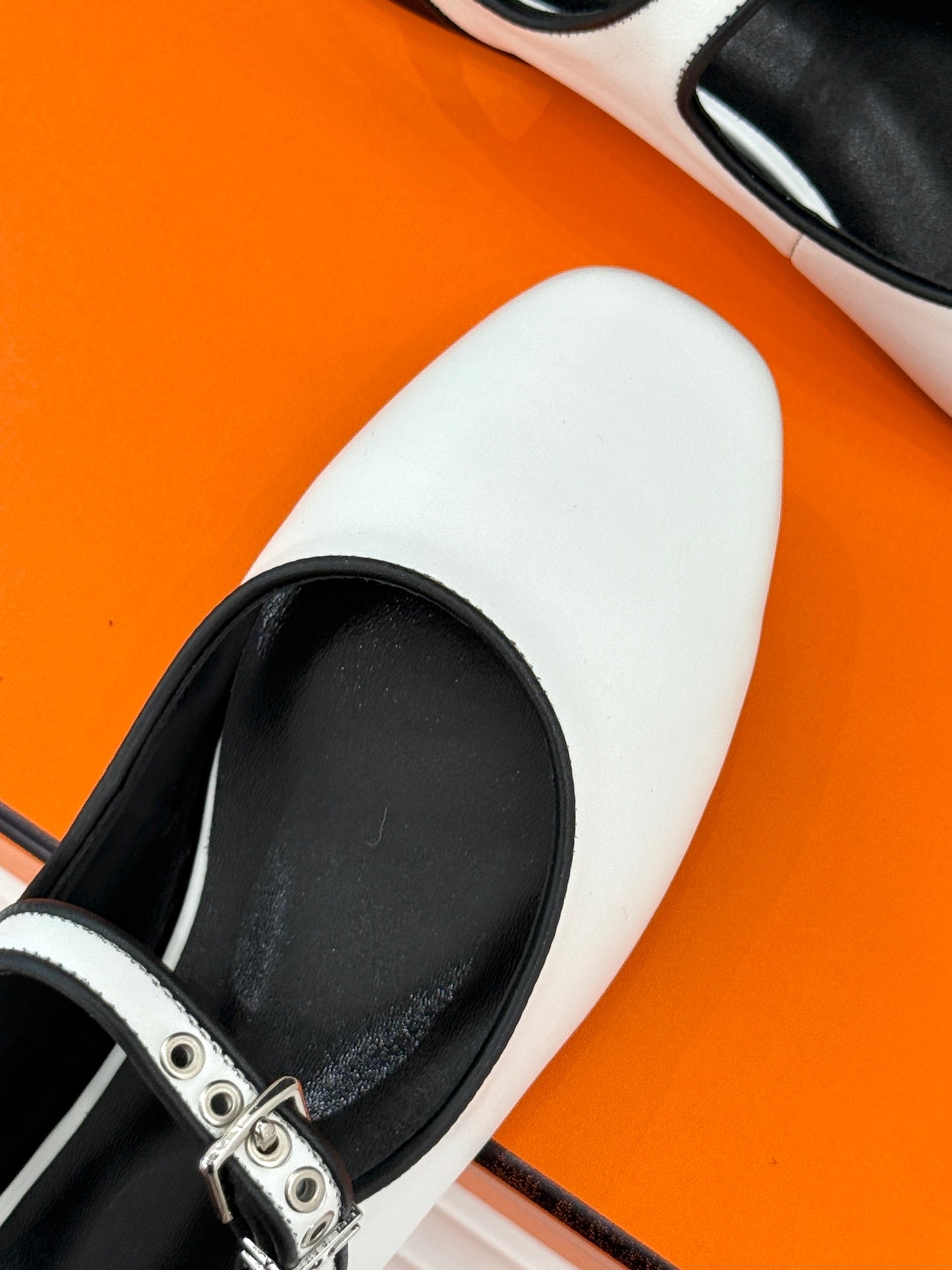 HM flat sandals white lambskin 474118