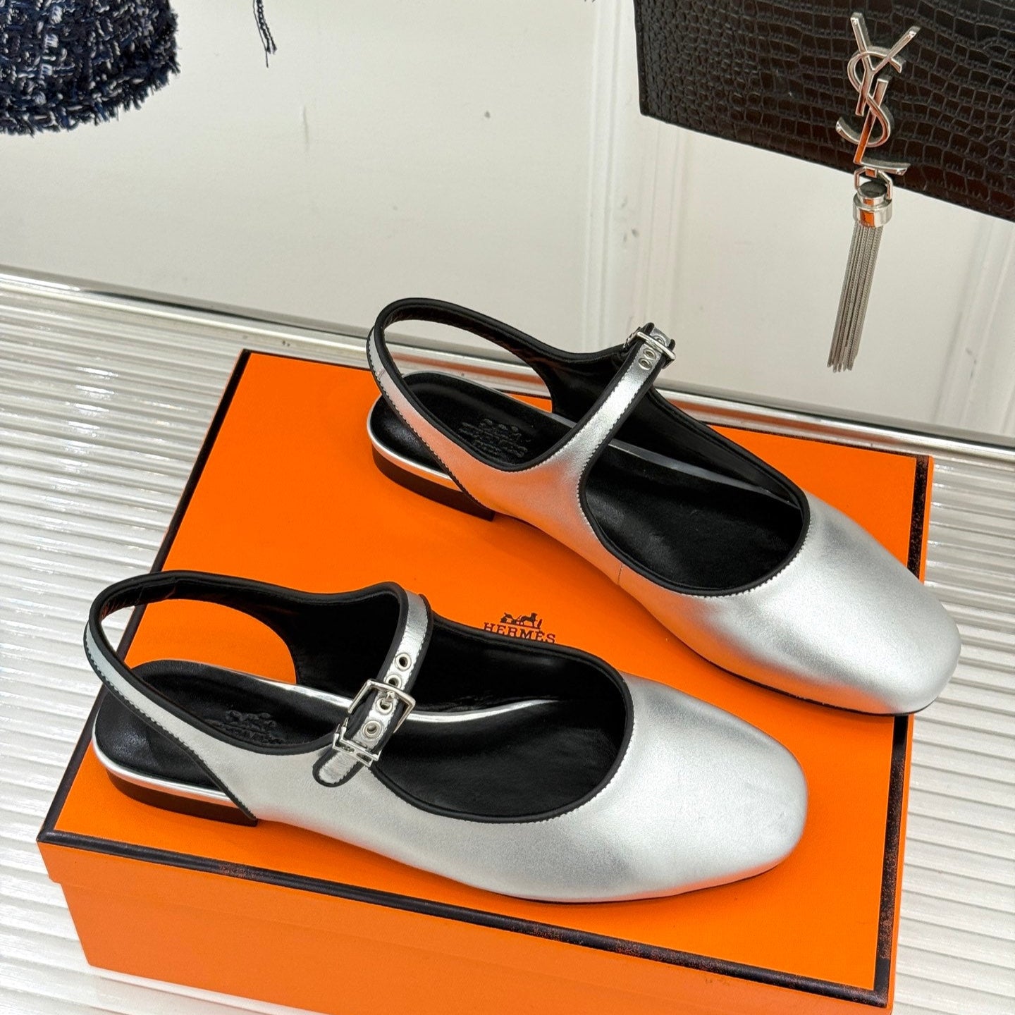 HM flat sandals sliver lambskin 474119