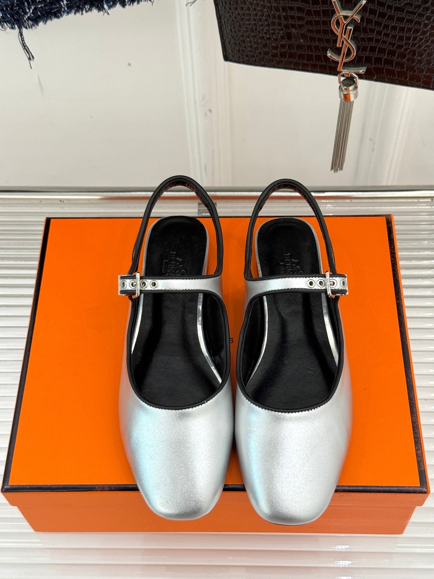 HM flat sandals sliver lambskin 474119