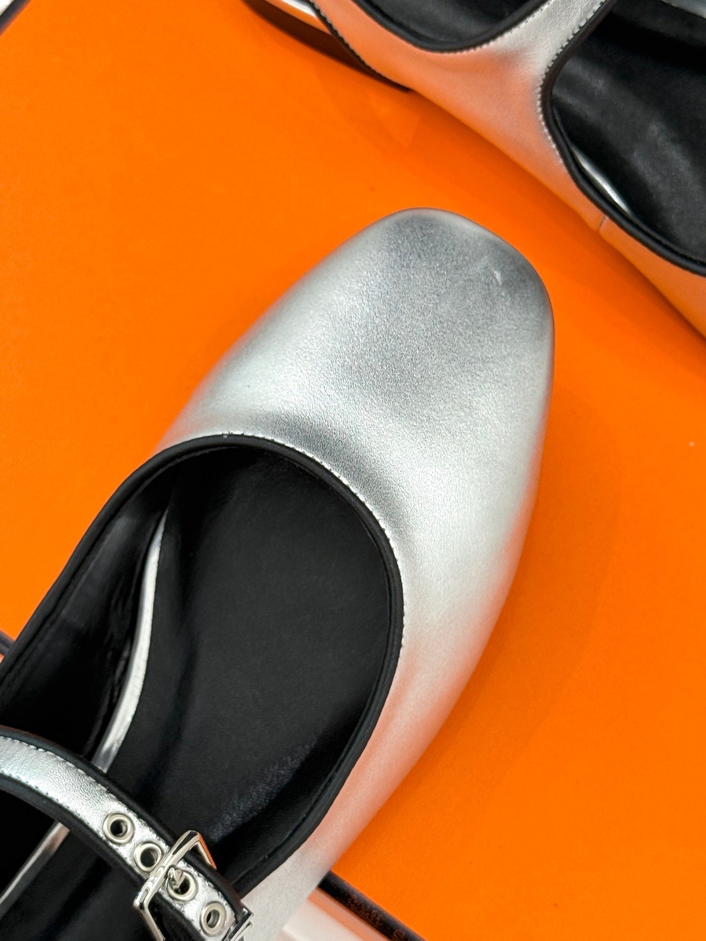 HM flat sandals sliver lambskin 474119