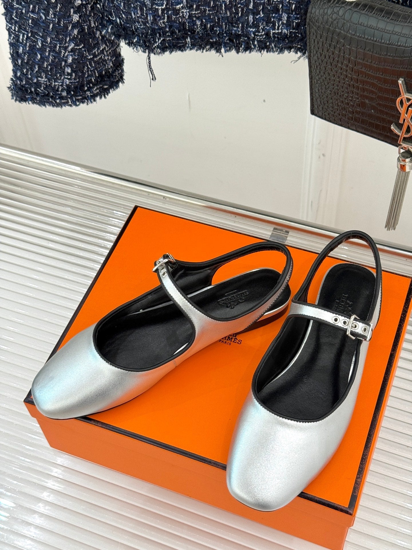 HM flat sandals sliver lambskin 474119