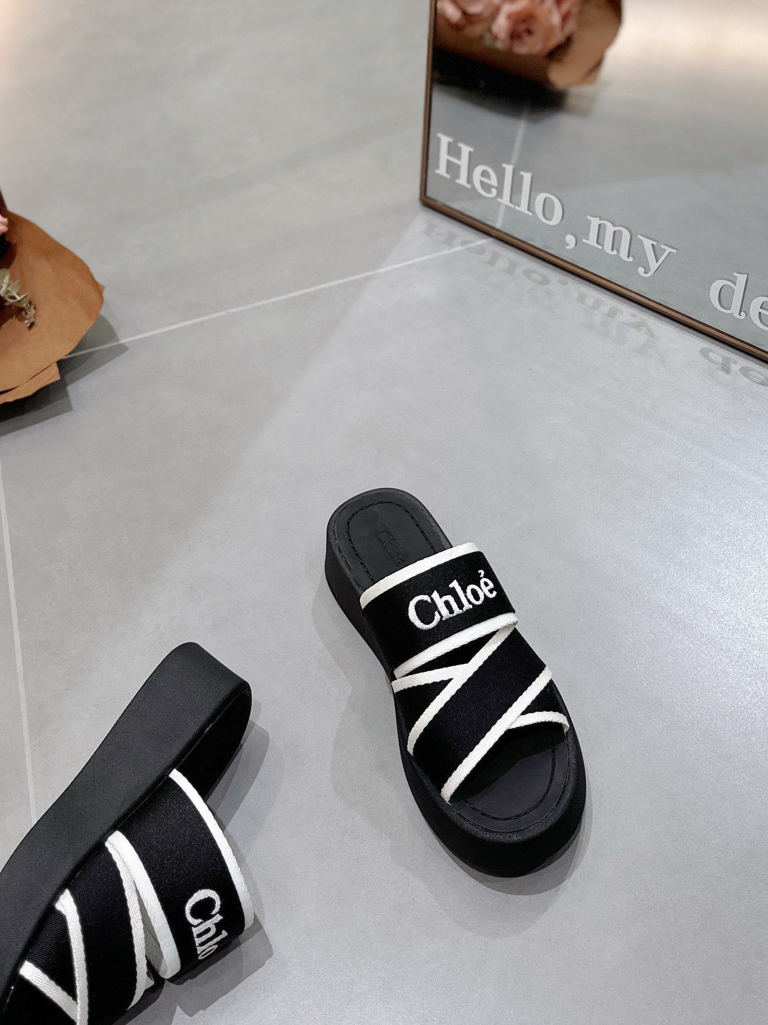 CHLOE PLATFORM SANDALS IN BLACK MIX WHITE DENSITY KNIT