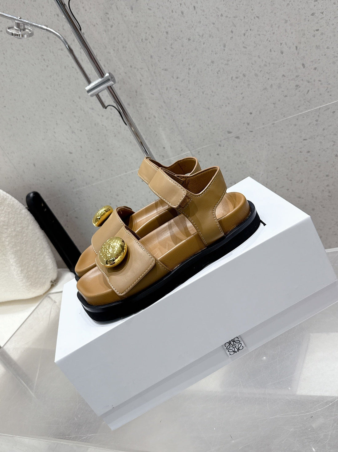 LOEWE 25ss sandals brown gold sheepskin