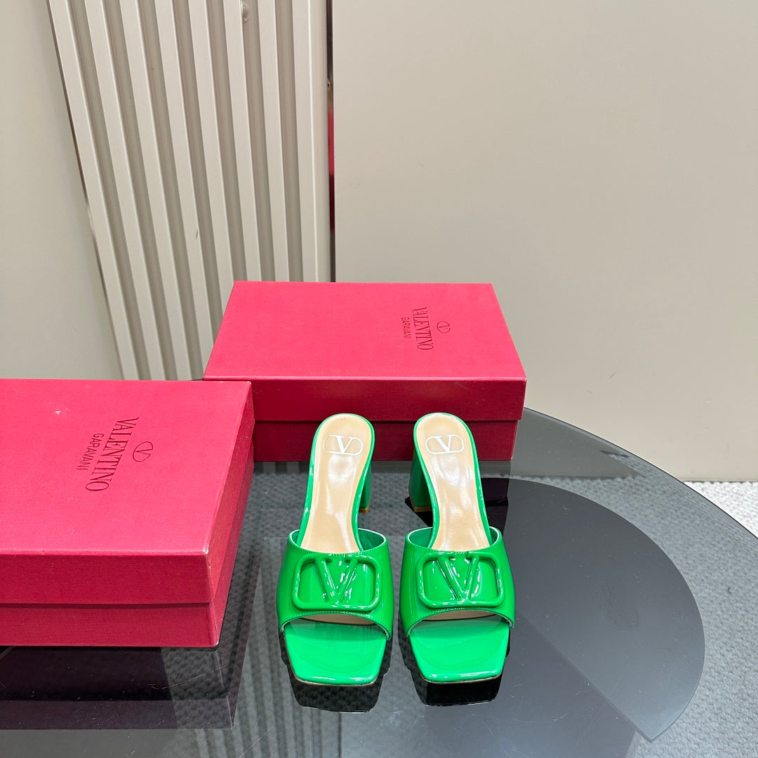 Vogo Signature High Shine Open Toe Sandals In Green Glossy Lambskin 839833