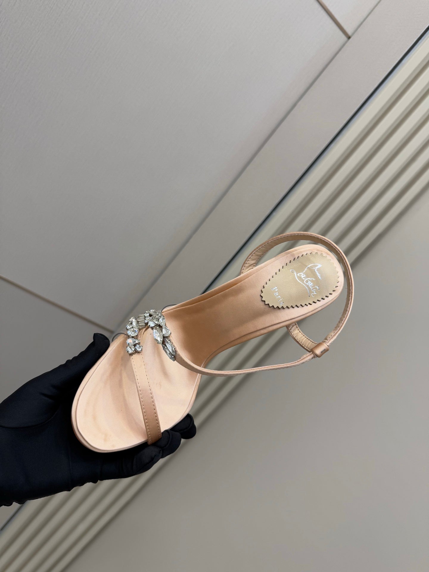 CL Diamond Sandals 10.5cm Champagne Silk 299880