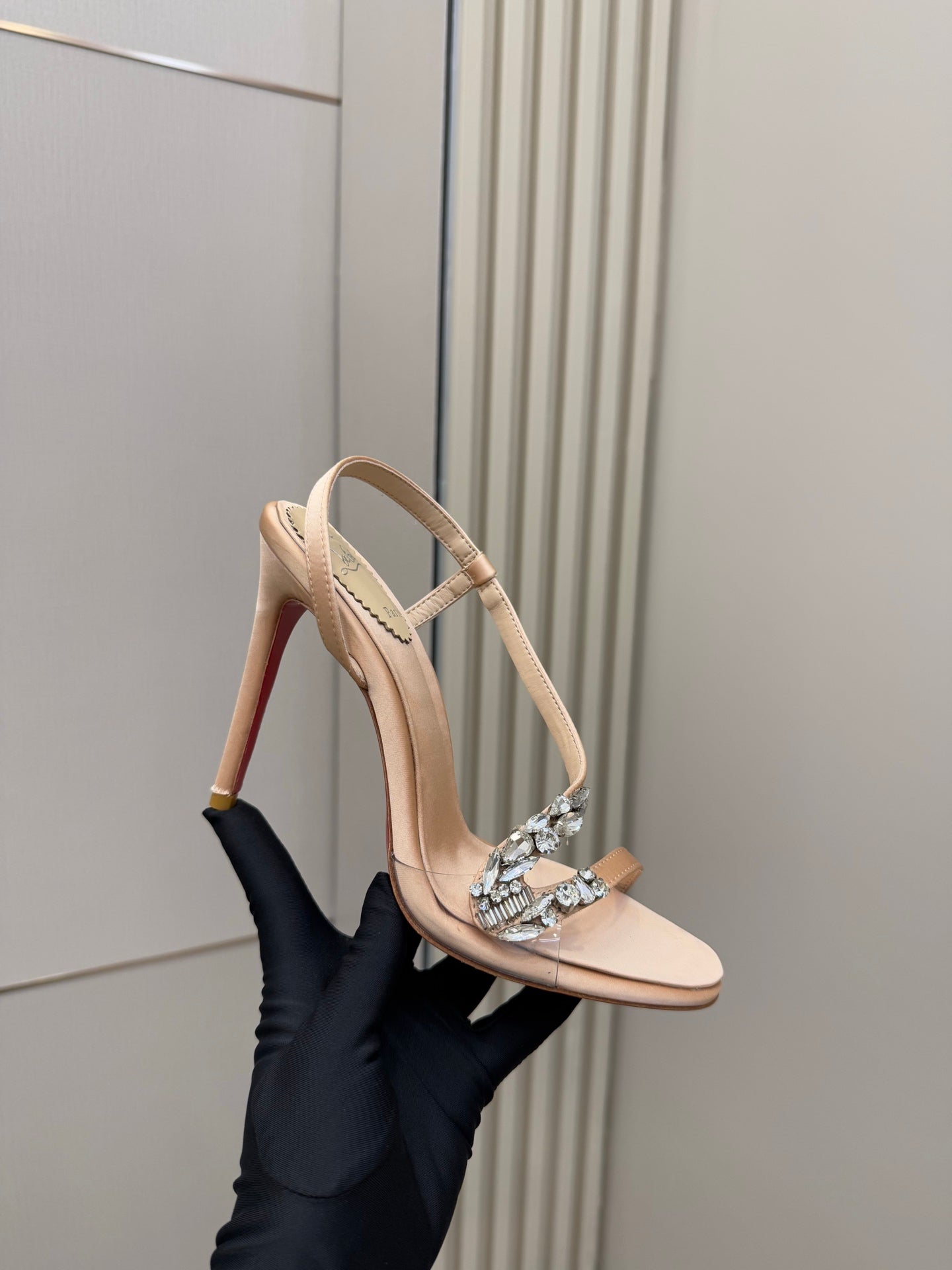 CL Diamond Sandals 10.5cm Champagne Silk 299880