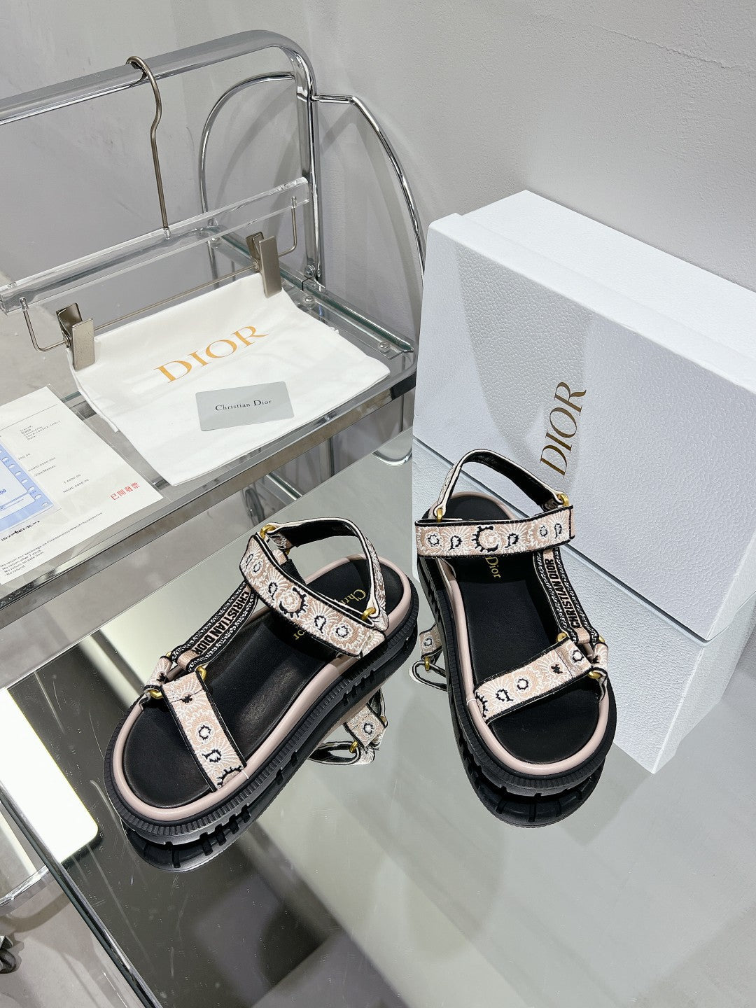 CD D-Wave Sandal In Light Pink Black Cowhide 100761