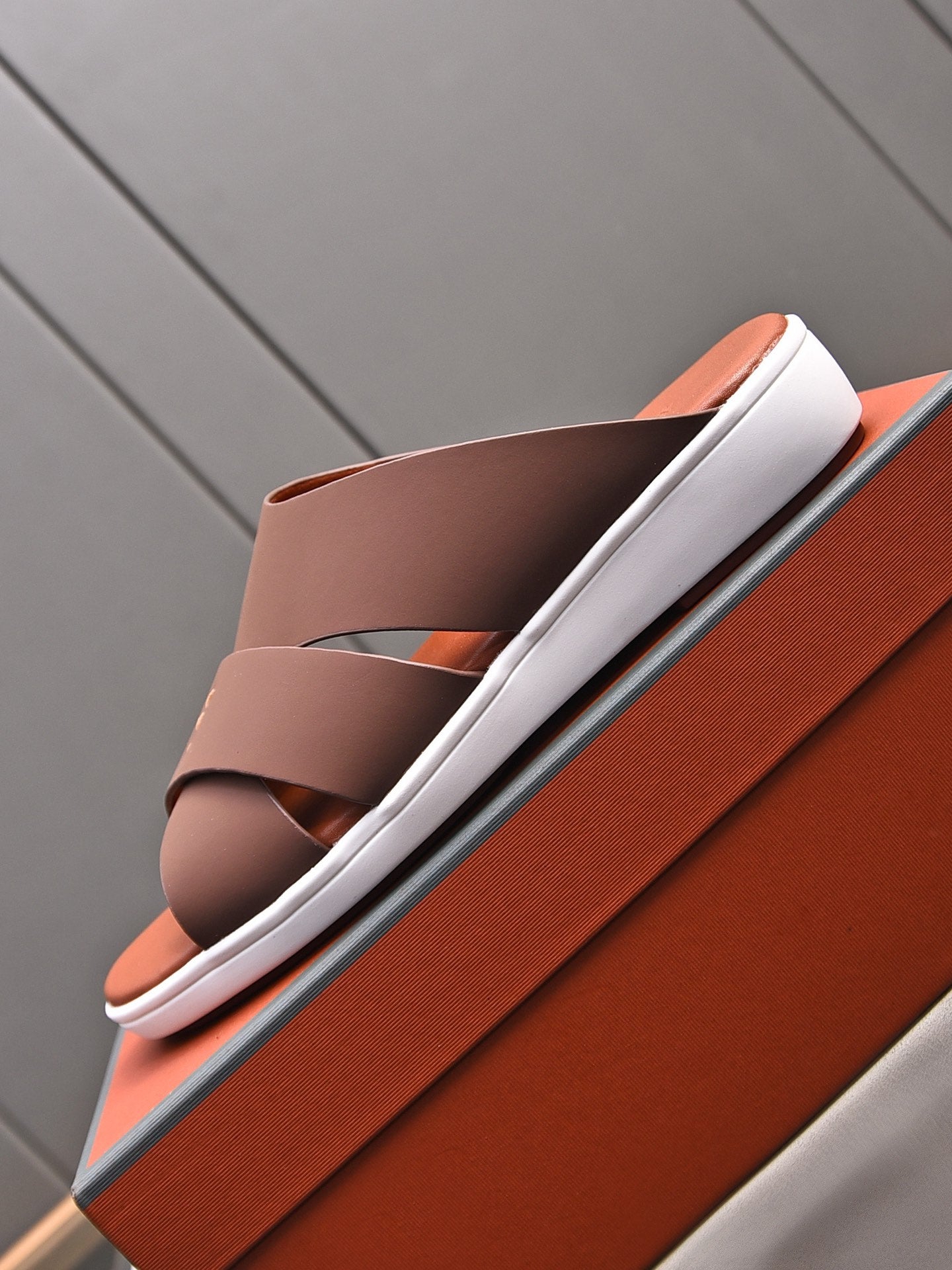 LP INTERWOVEN STRAPS SLIPPERS CHOCOLATE CALFSKIN