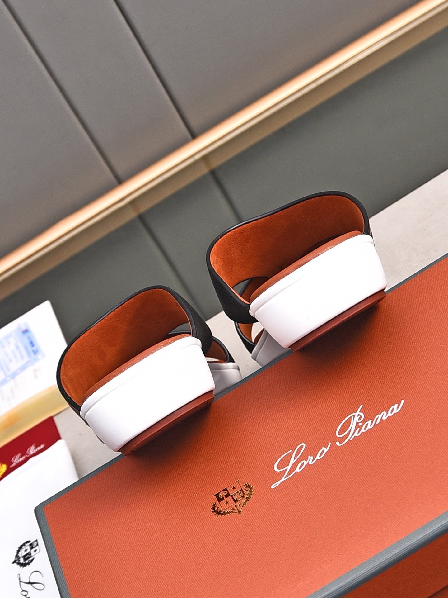 LP INTERWOVEN STRAPS SLIPPERS BLACK CALFSKIN