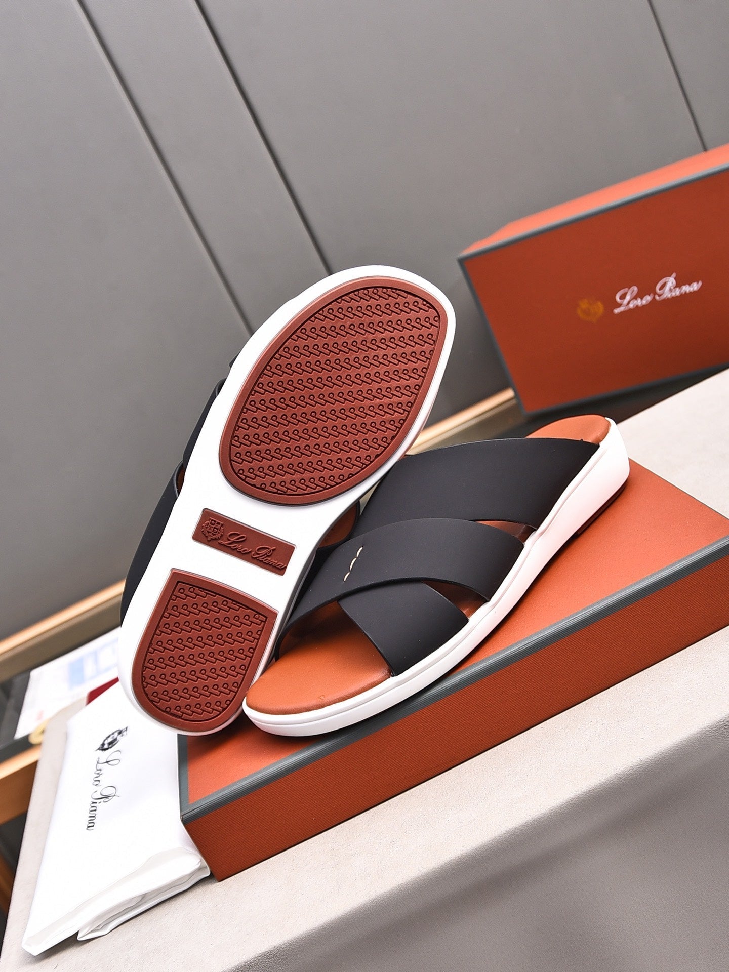 LP INTERWOVEN STRAPS SLIPPERS BLACK CALFSKIN