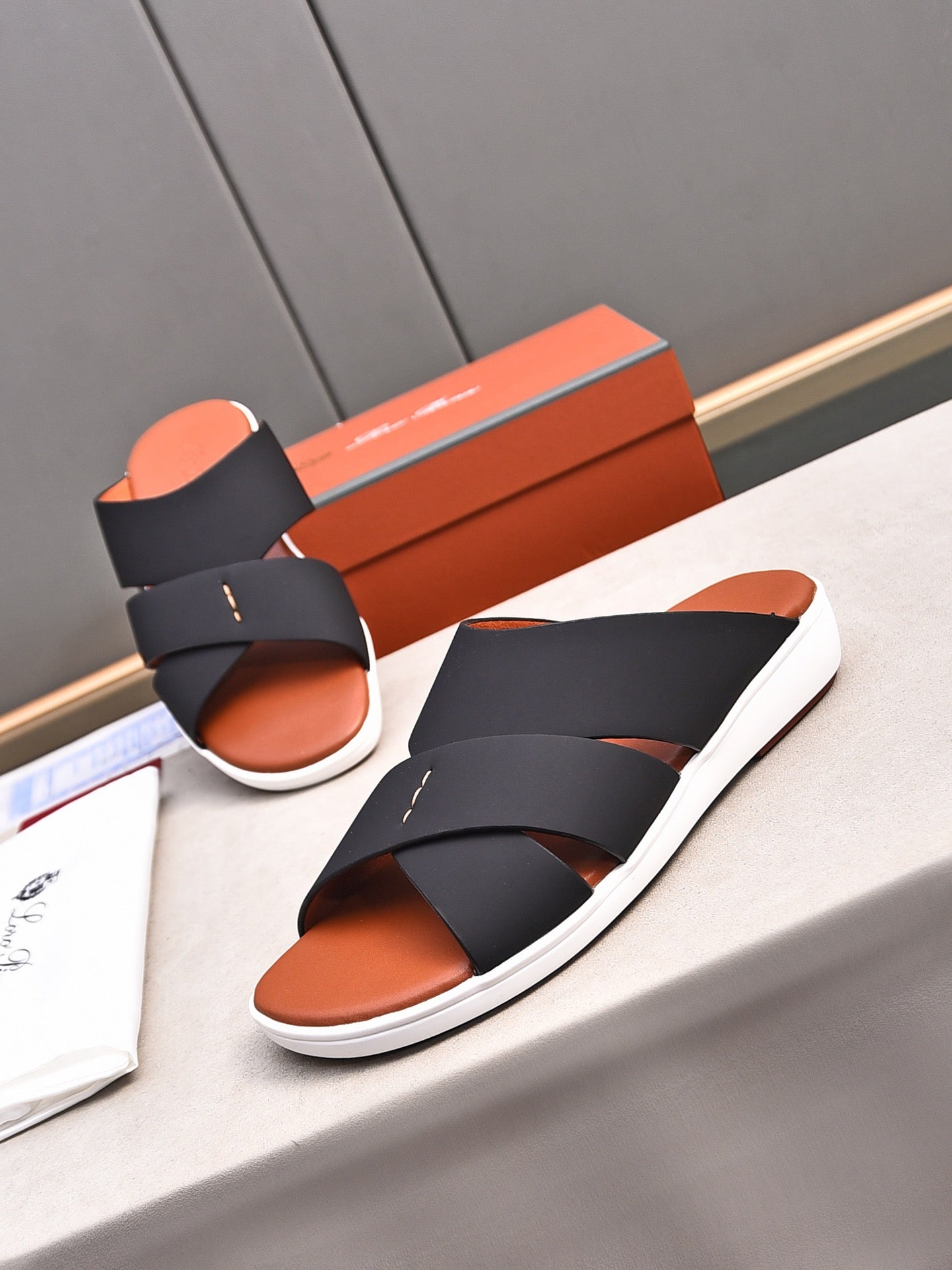 LP INTERWOVEN STRAPS SLIPPERS BLACK CALFSKIN