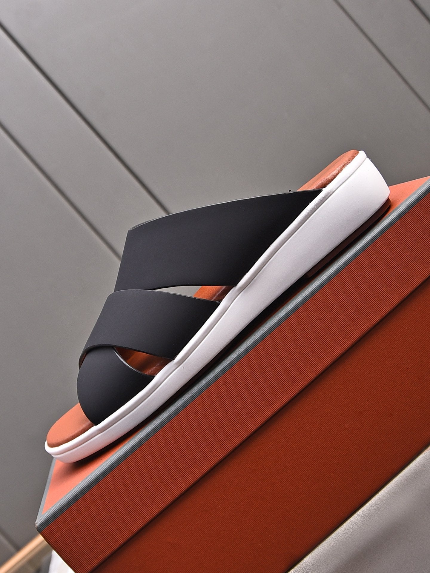 LP INTERWOVEN STRAPS SLIPPERS BLACK CALFSKIN