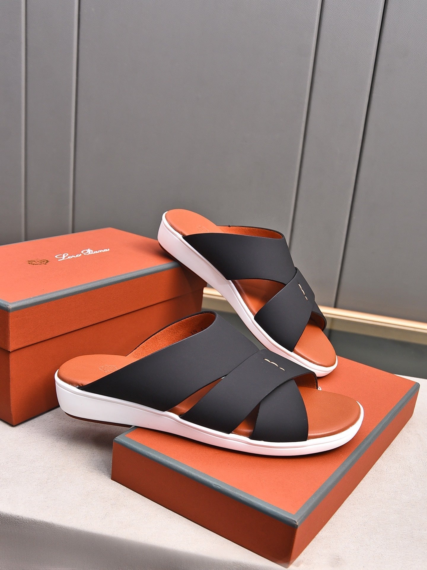 LP INTERWOVEN STRAPS SLIPPERS BLACK CALFSKIN