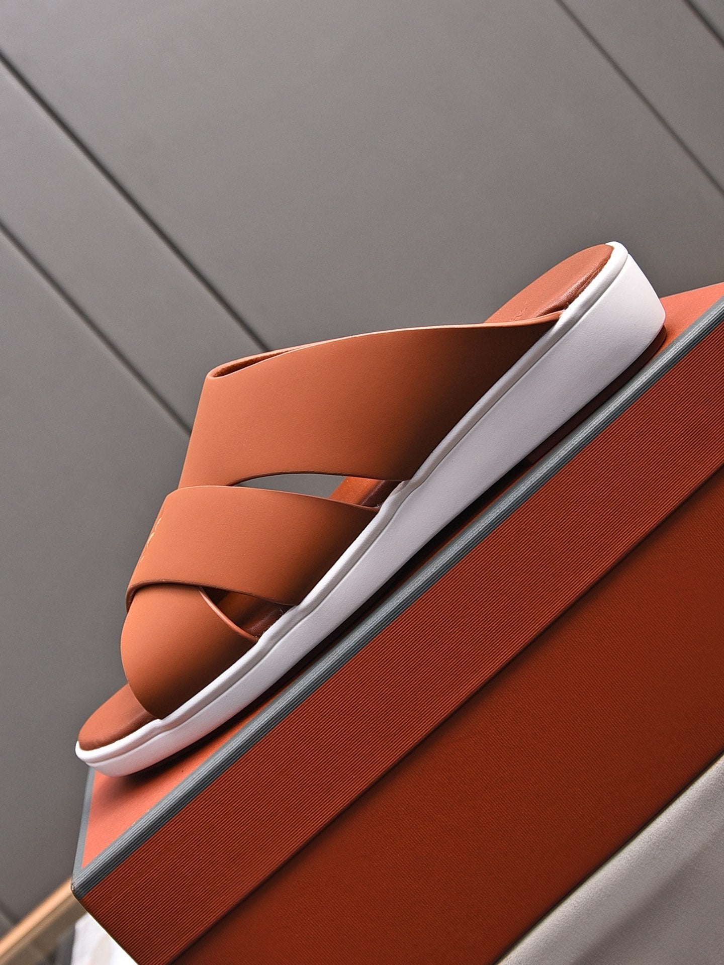 LP INTERWOVEN STRAPS SLIPPERS FIRE CALFSKIN