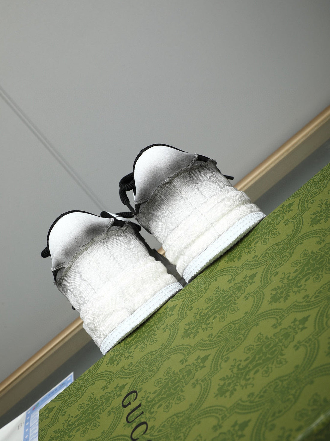 GG Men's Sneaker Black White 587316