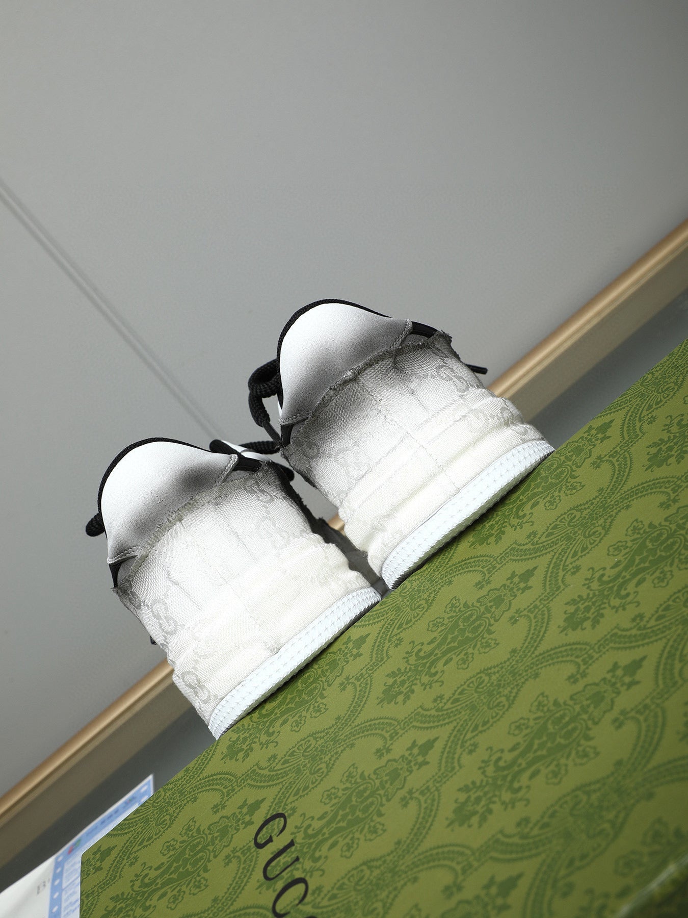 GG Men's Sneaker Black White 587316