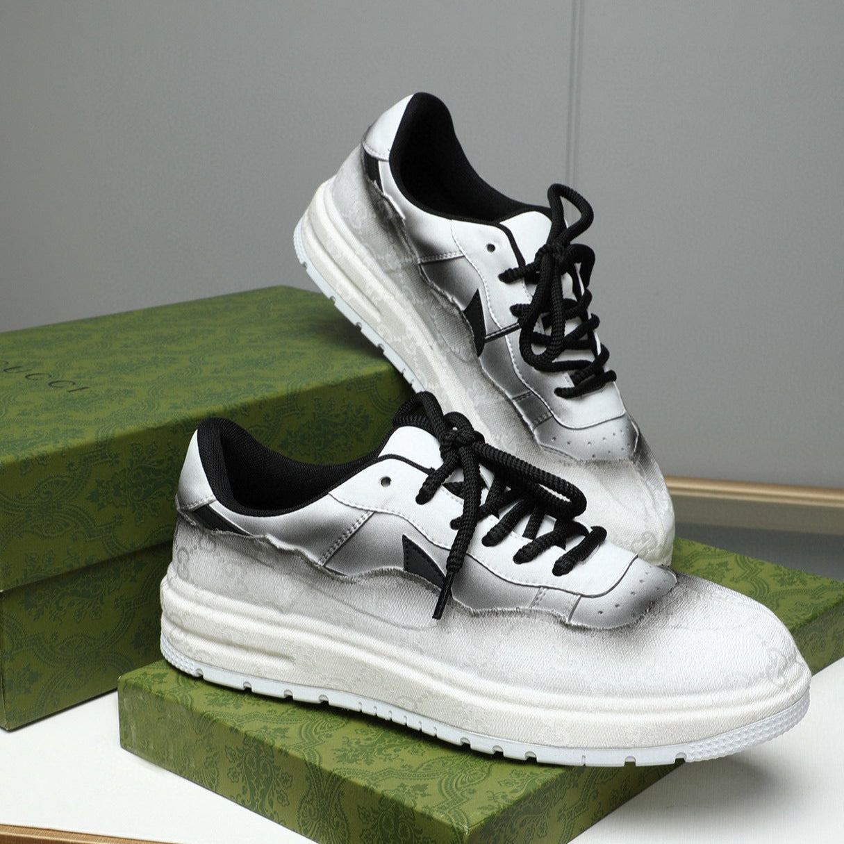 GG Men's Sneaker Black White 587316