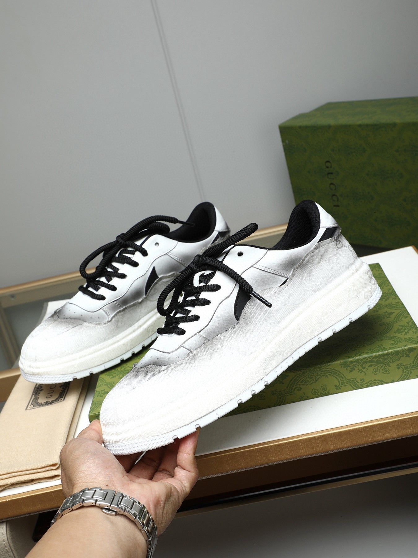 GG Men's Sneaker Black White 587316