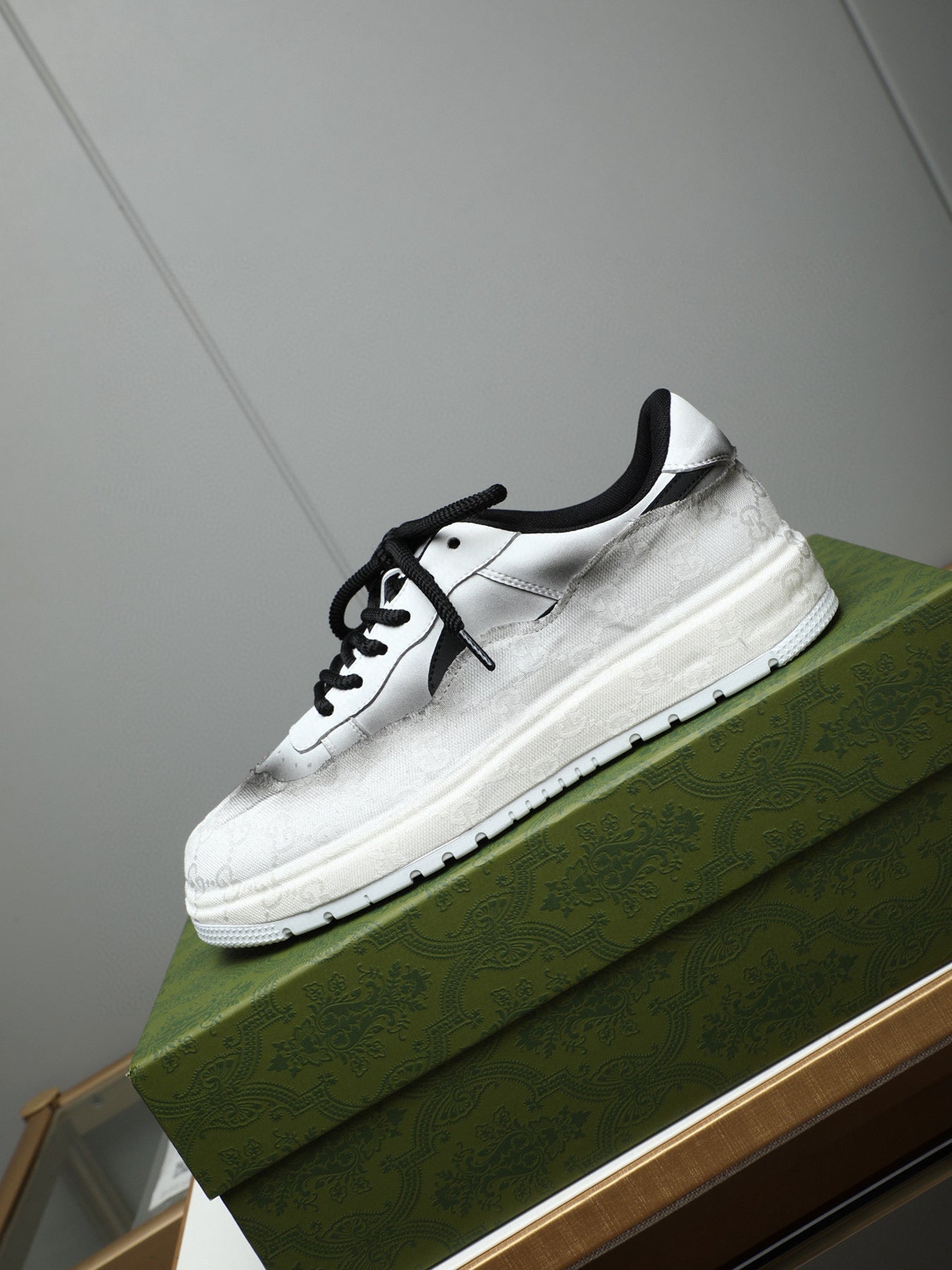 GG Men's Sneaker Black White 587316