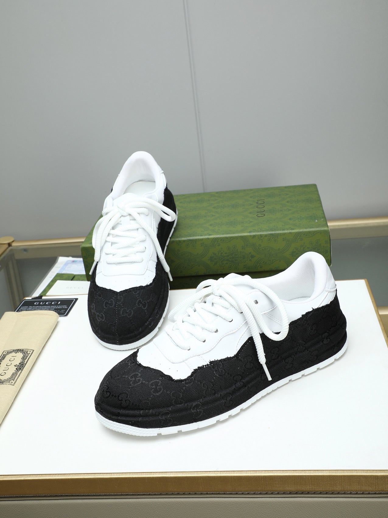 GG Men's Sneaker Black White Cowhide 587317