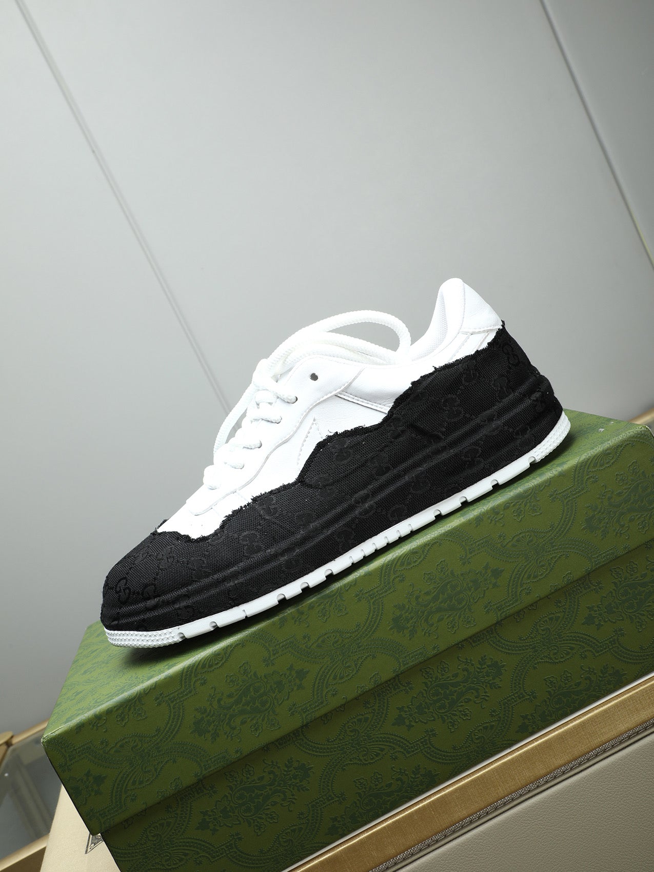 GG Men's Sneaker Black White Cowhide 587317