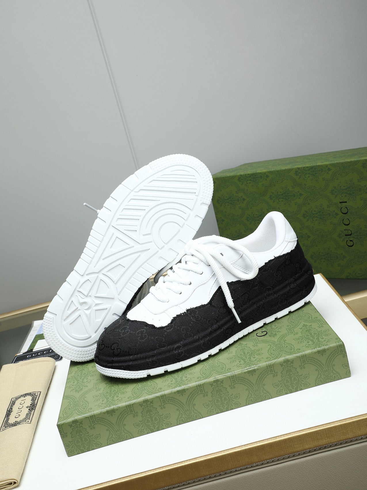 GG Men's Sneaker Black White Cowhide 587317