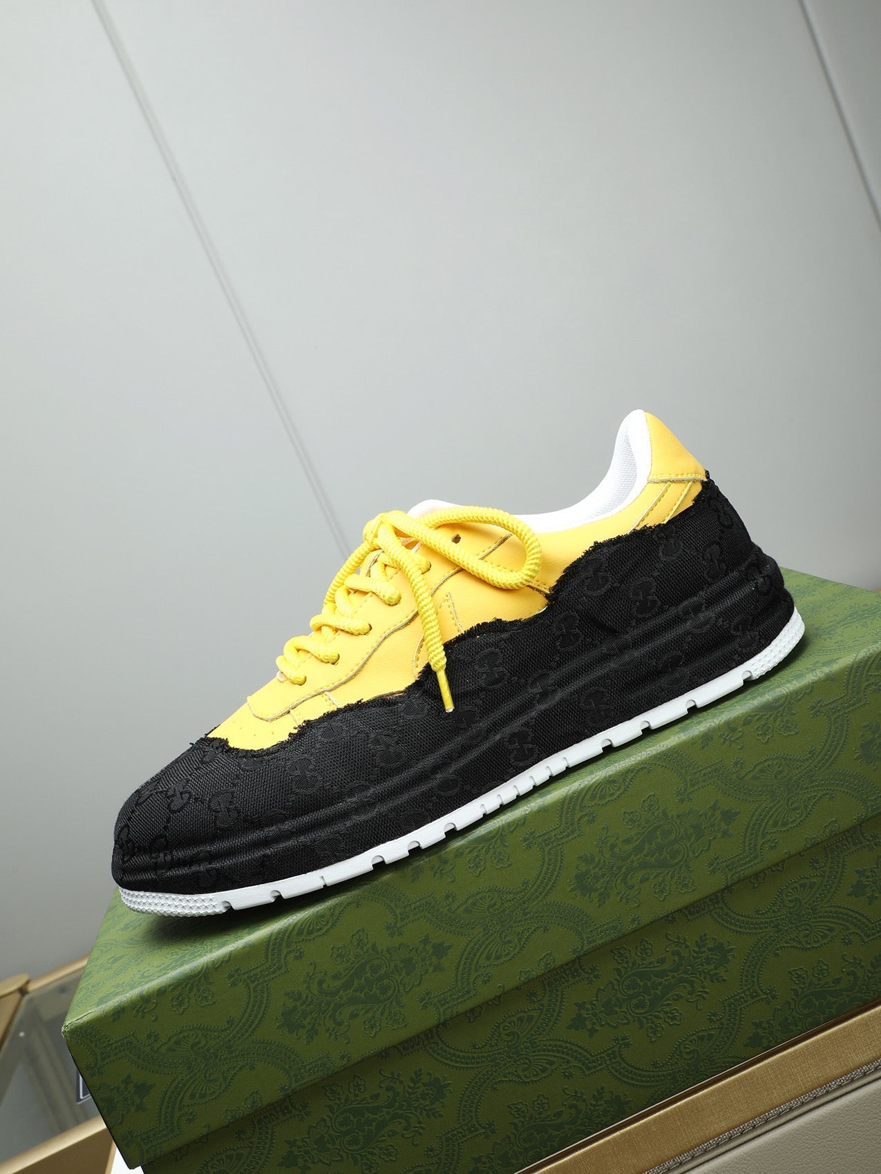 GG Men's Sneaker Black Yellow Cowhide 587318